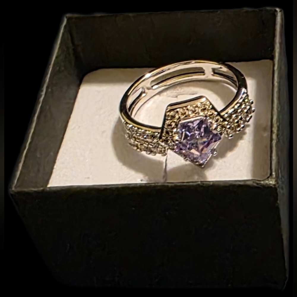 Ring - Picture 3 of 4